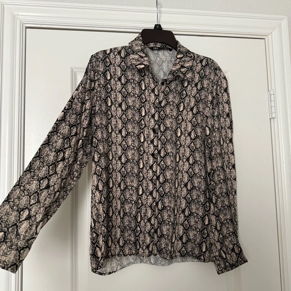 ZARA SATIN EFFECTS BLOUSE SIZE MEDIUM - Picture 1 of 3